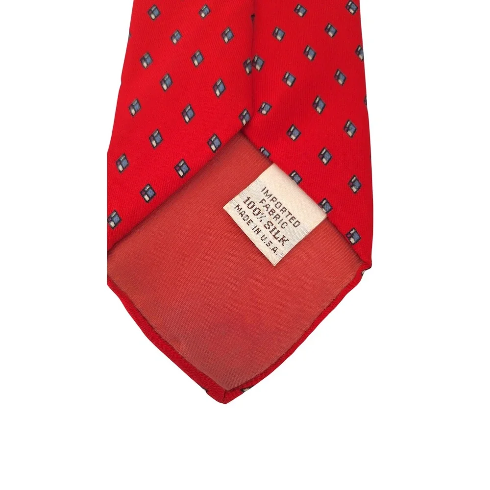 Yves Saint Laurent Mens Red Geometric Diamond Silk Necktie Made in USA RN 30187